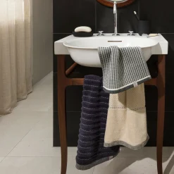 New Heritage Handtuch 45X90 cm(black/nature)